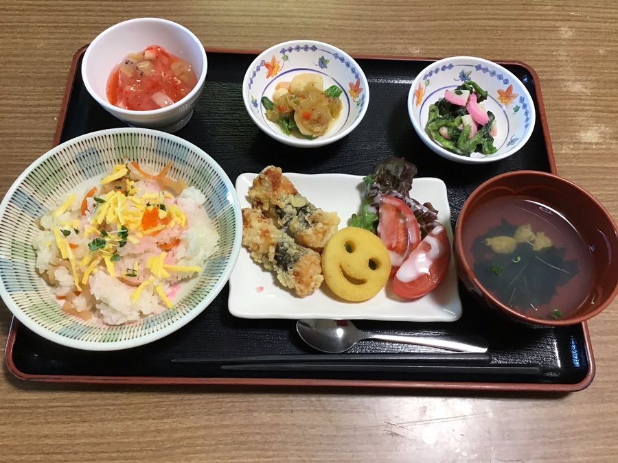 彩りのある日替わり定食